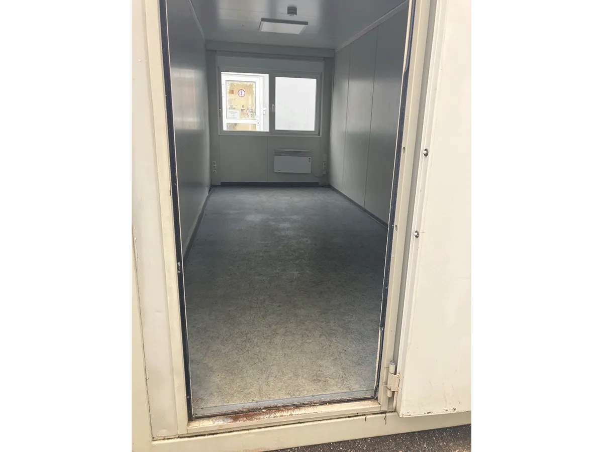 eingang 20 fuß bürocontainer gebraucht mit blick in innenraum