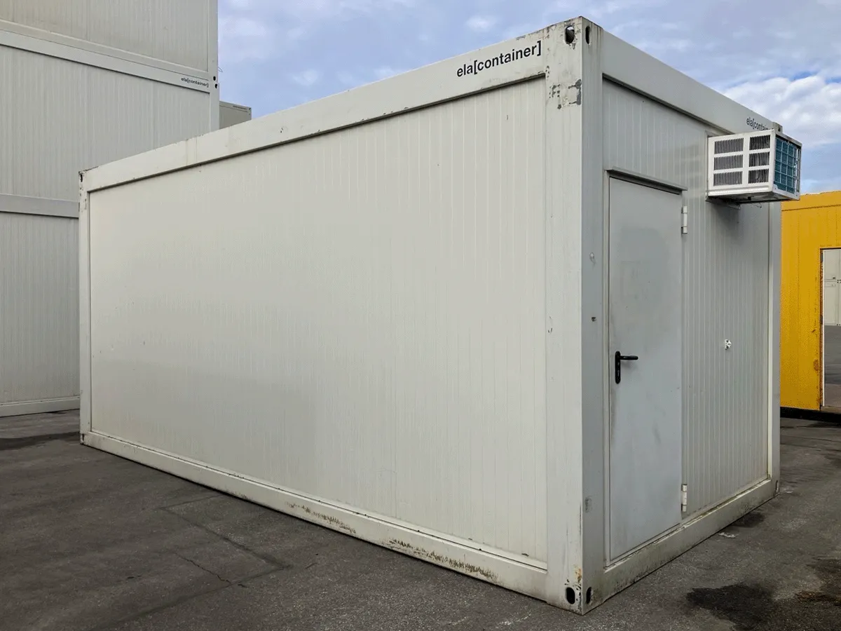 gebrauchter buerocontainer 20 fuss weiss mit eingangstuer und klimageraet aussenansicht