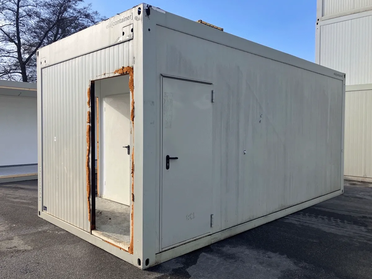 Eingang mit zusätzlichem Durchgang / Umbauöffnung