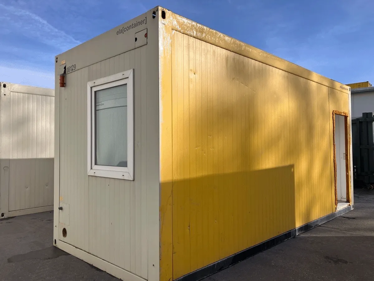 Sanitärcontainer außen gelb grau mit Fenster