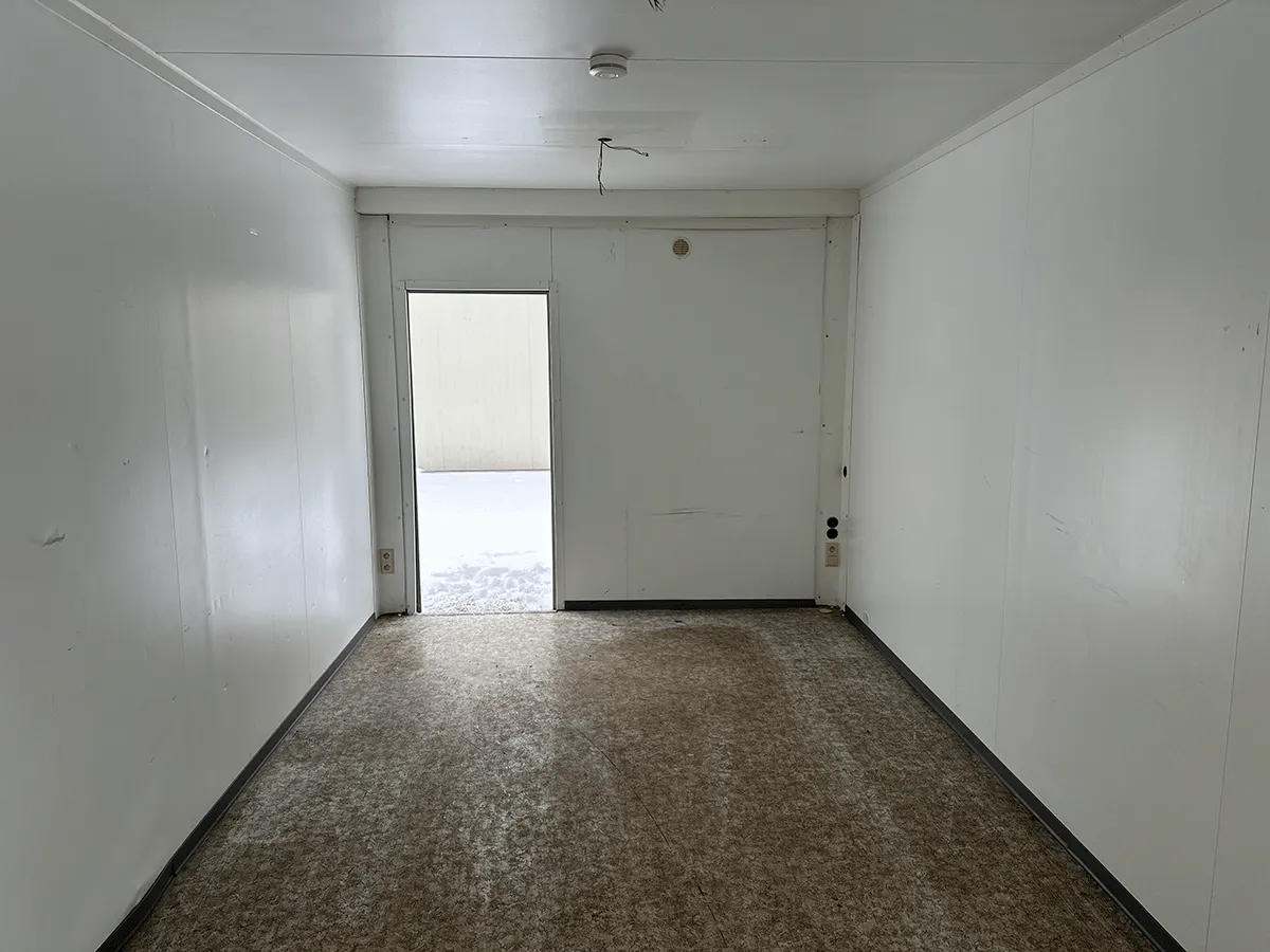 buerocontainer innenraum mit tuerdurchgang pvc boden bueroeinheit gebraucht