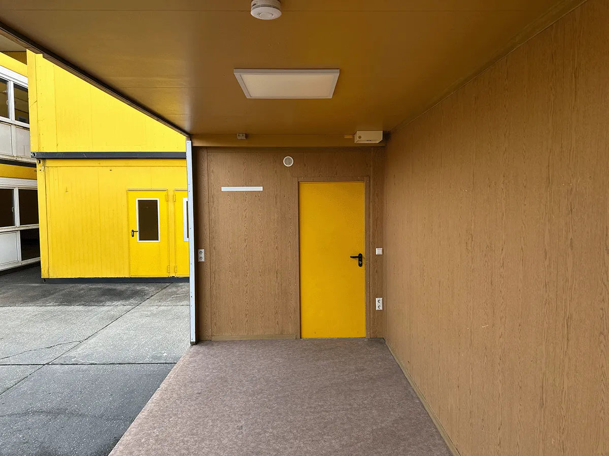innenraum buerocontainer mit tuer pvc boden modulcontainer buero