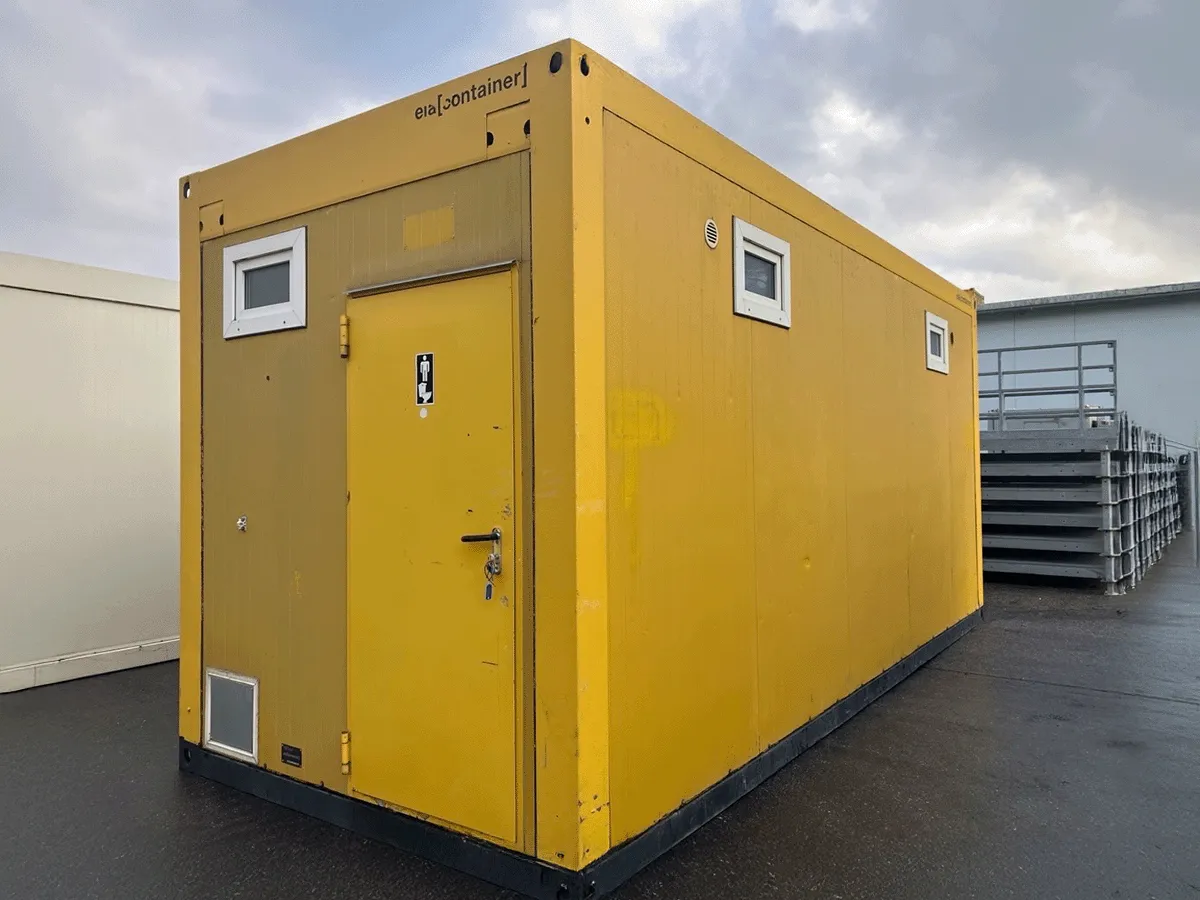 Sanitärcontainer außen gelb mit Eingangstür