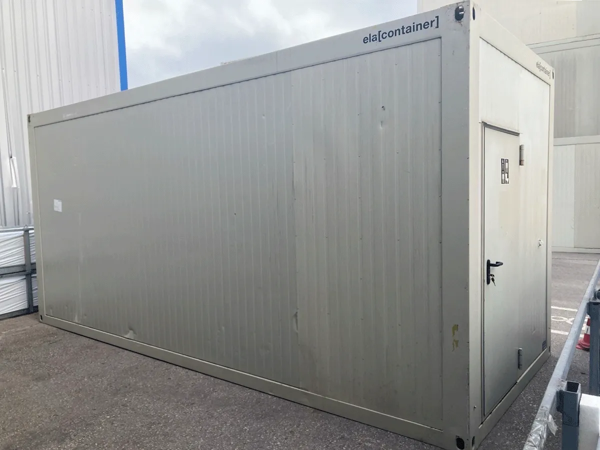 Sanitärcontainer außen grau mit Tür