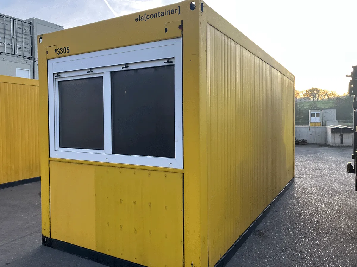Bürocontainer mit Doppelfenster für viel Tageslicht