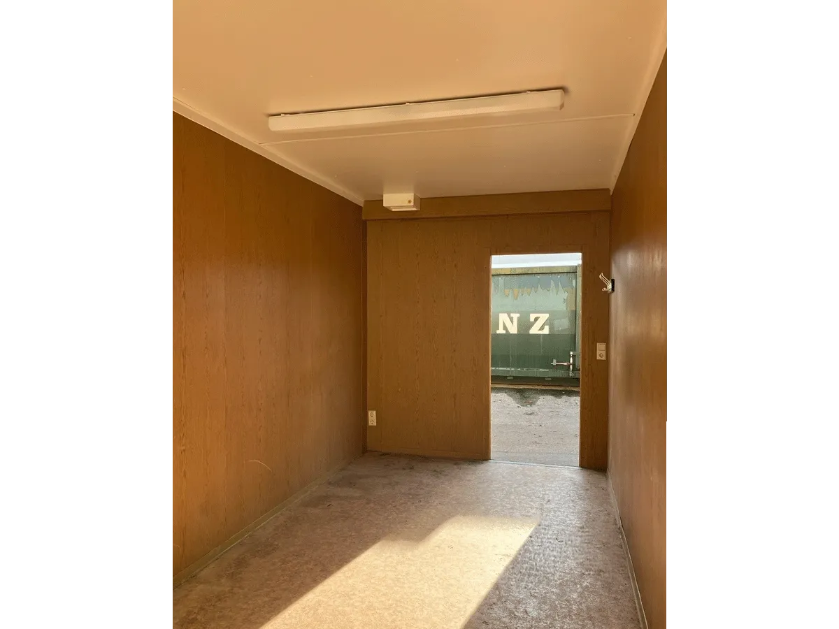 innenraum buerocontainer mit tuerausgang pvc boden modulcontainer buero