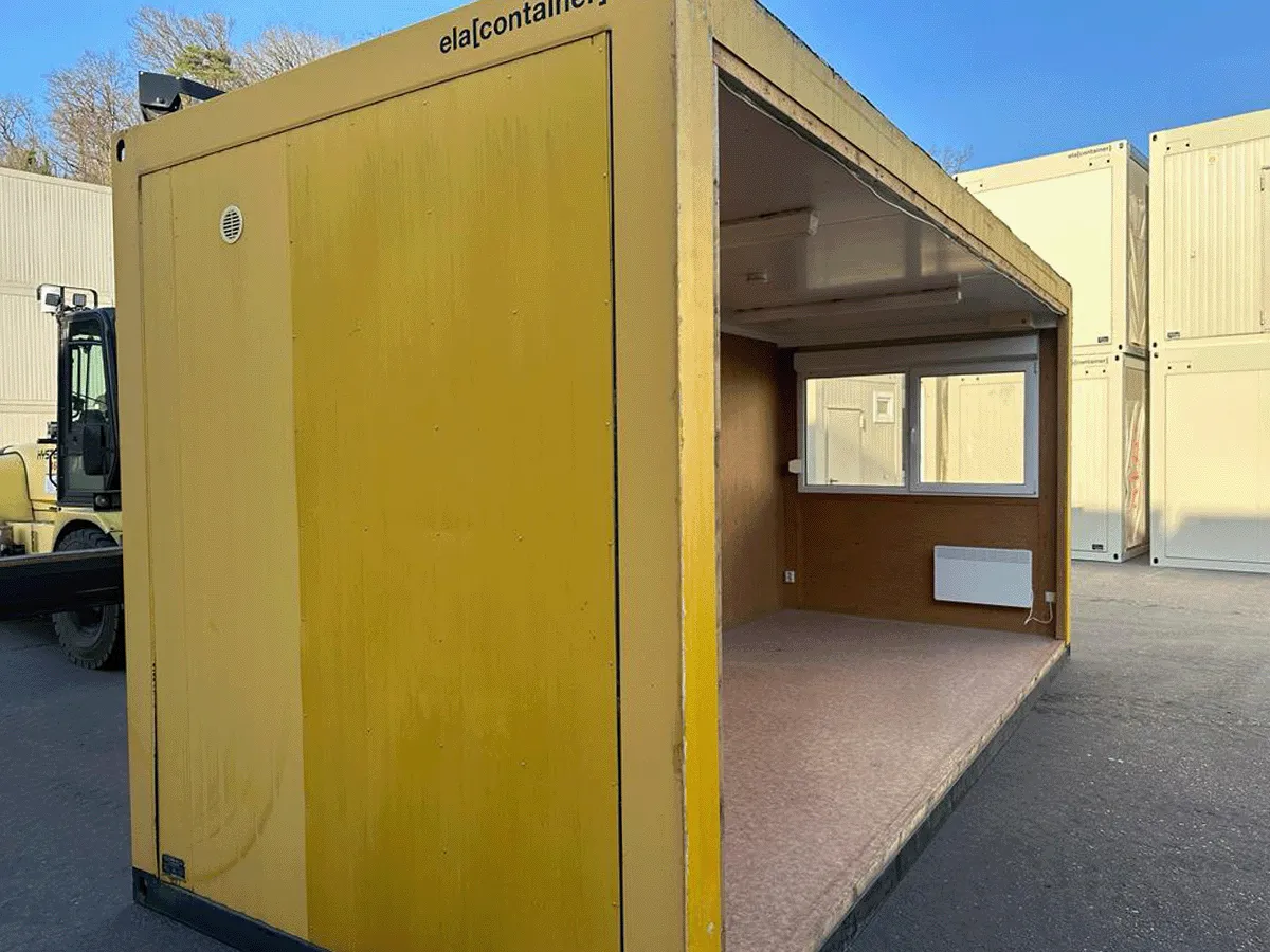 Bürocontainer mit geöffneter Längsseite (offenes Raumkonzept)