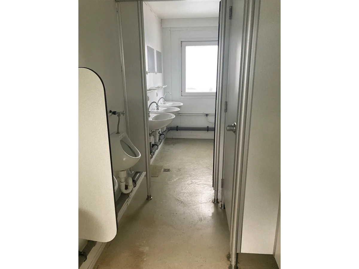 Innenraum Sanitärcontainer mit Waschbecken