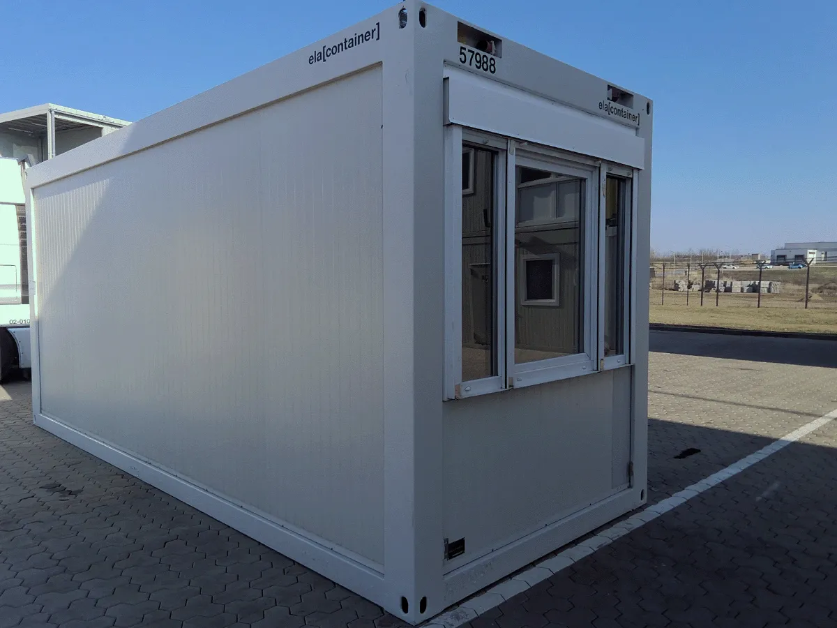 Gebrauchter 20 Fuß Bürocontainer ELA Container weiß mit Fensterfront Außenansicht