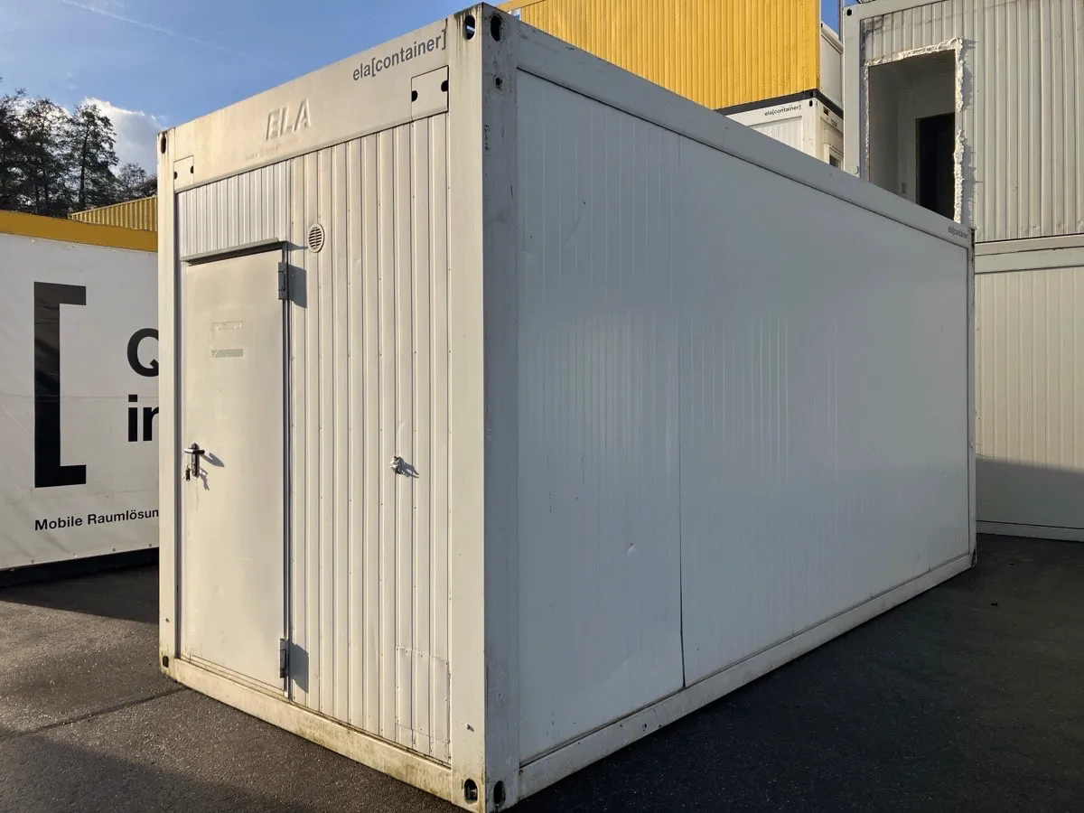 Gebrauchter Bürocontainer ELA Container weiß Rückansicht mit Eingangstür