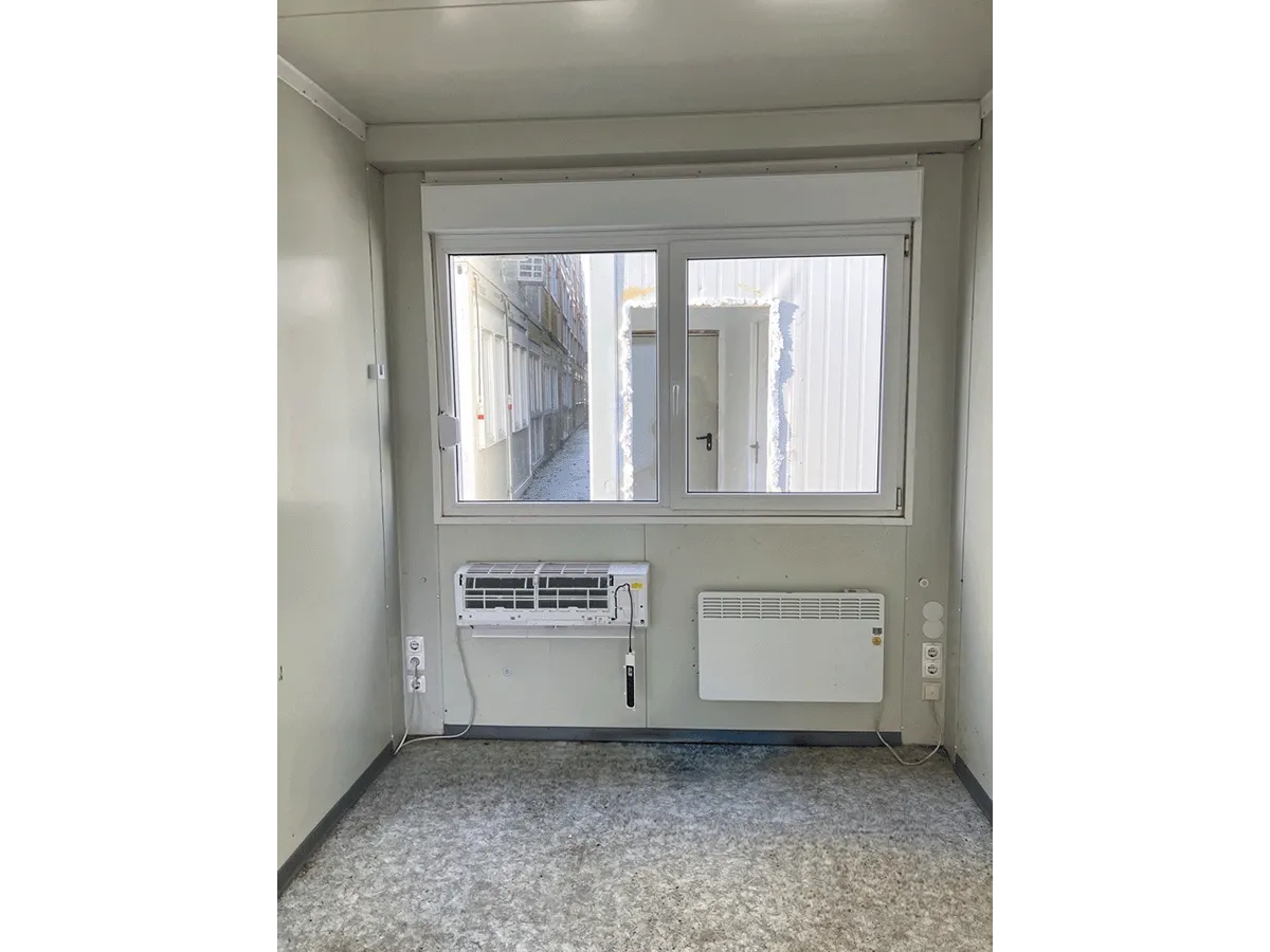 Gebrauchter Bürocontainer Innenraum mit Klimaanlage Konvektorheizung und Doppelfenster
