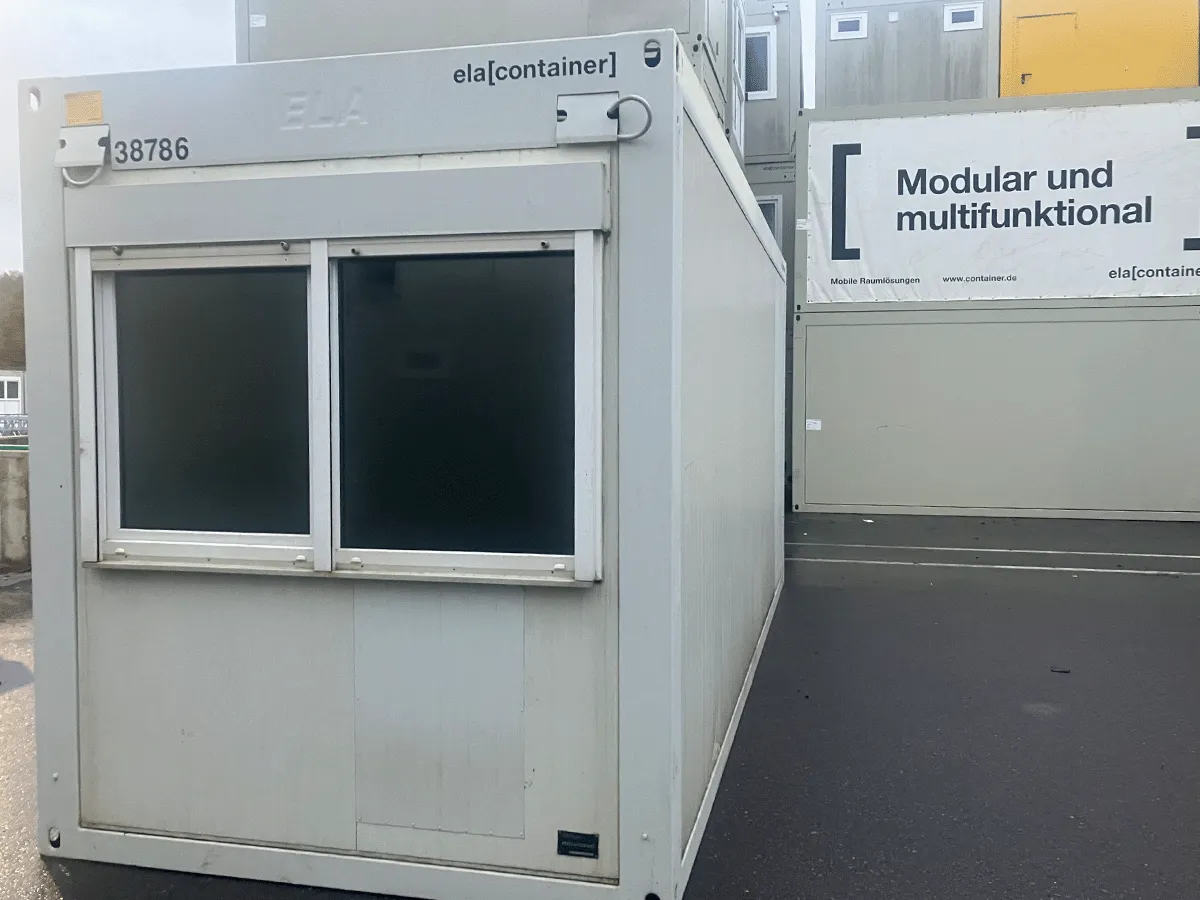 Gebrauchter Bürocontainer ELA Container grau Fensterseite mit Doppelfenster Nahaufnahme
