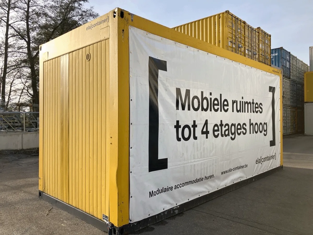 Gebrauchter 20 Fuß Bürocontainer gelb Rückansicht mit Werbebanner – mobiler Raumcontainer gebraucht
