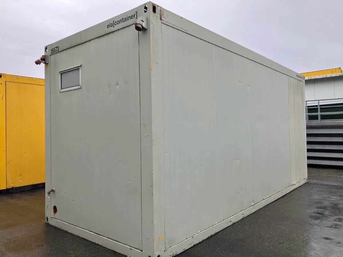 Sanitärcontainer außen grau ohne Tür