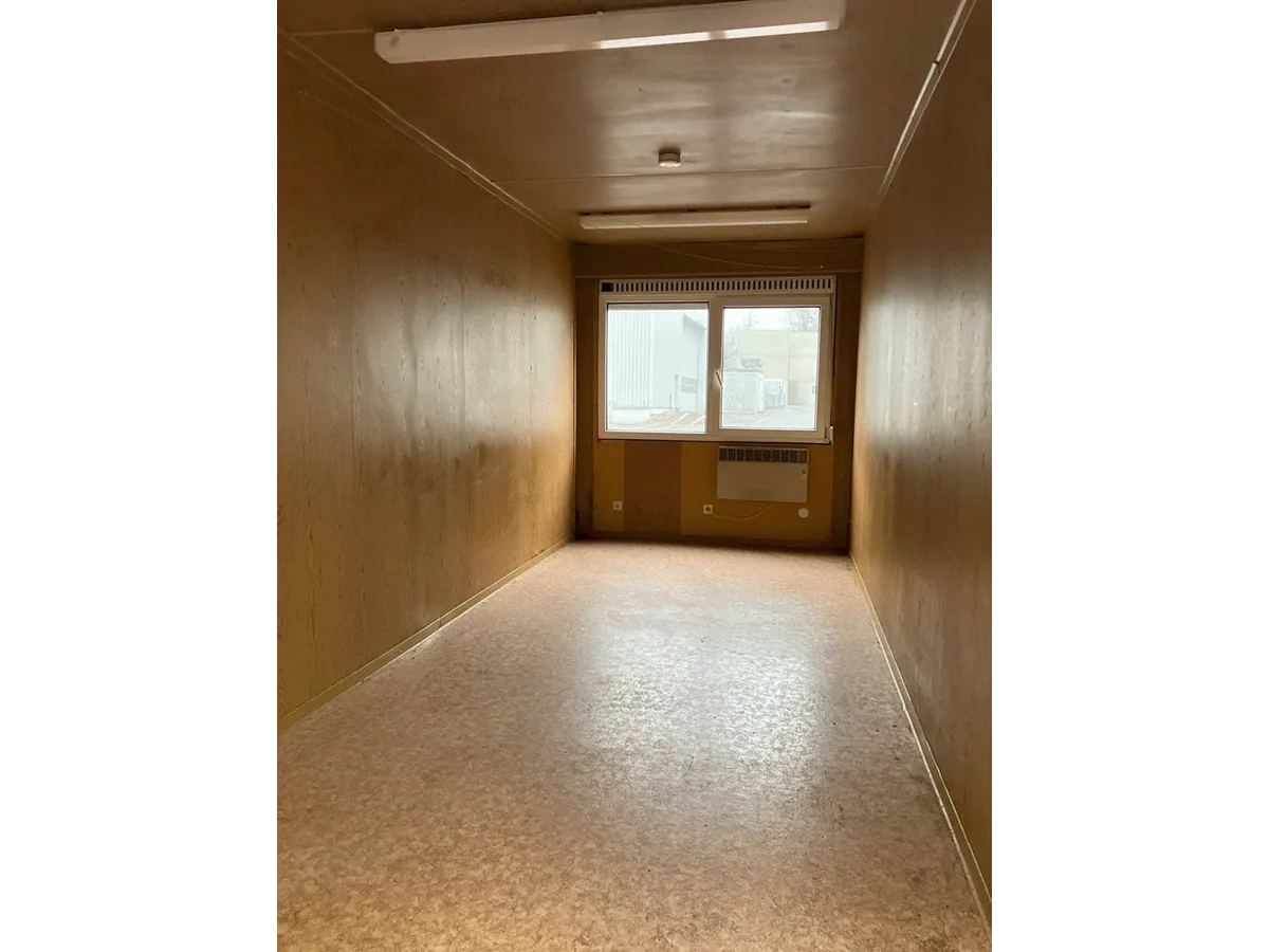 buerocontainer innenraum mit fenster und heizung pvc boden bueroeinheit gebraucht