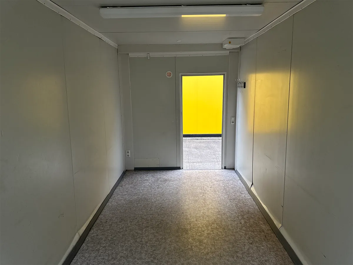 innenraum 20 fuß bürocontainer gebraucht mit beleuchtung und eingangstür