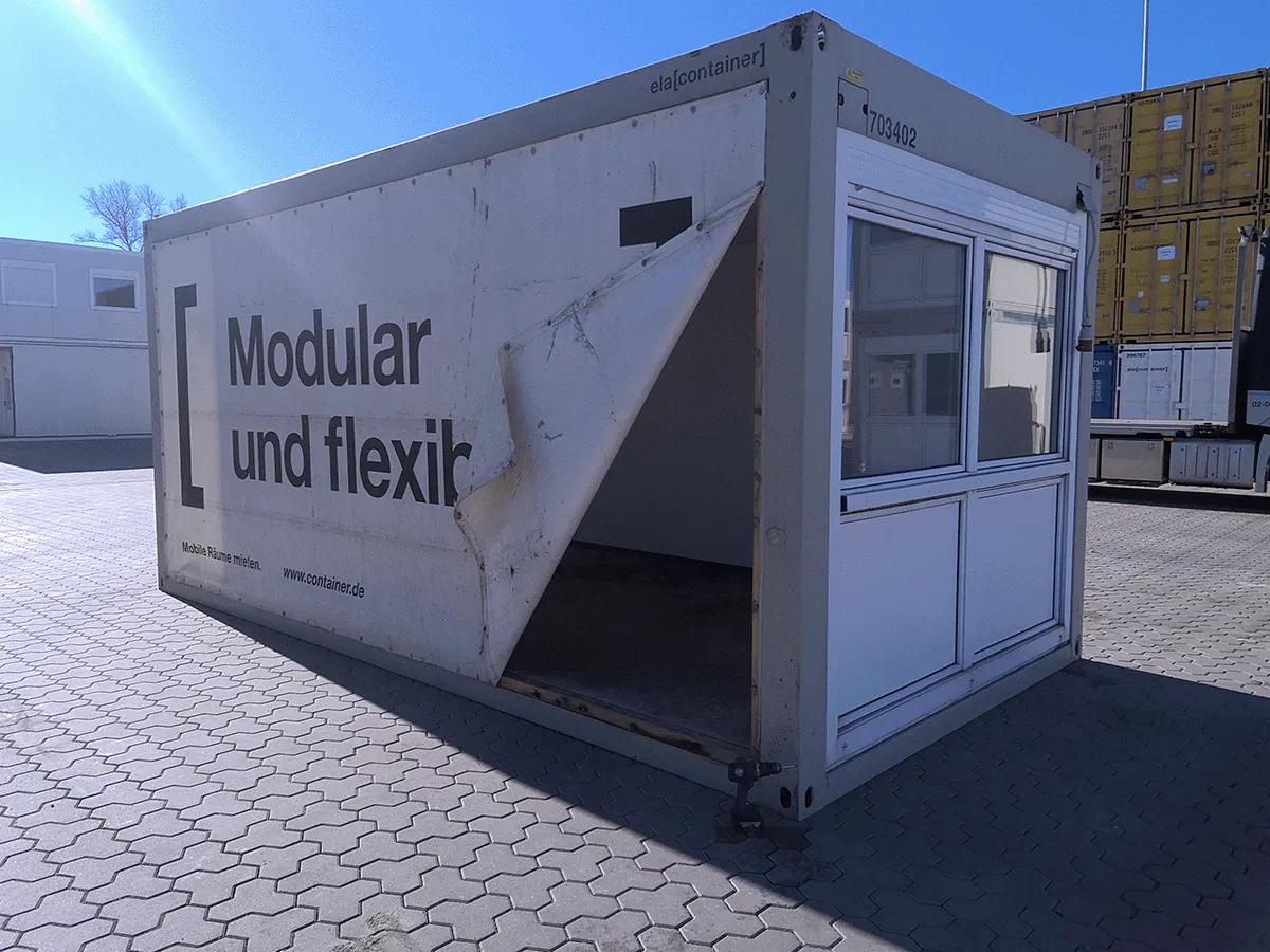 gebrauchter buerocontainer 20 fuss weiss mit plane und offener seite aussenansicht