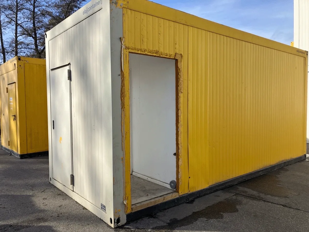 Sanitärcontainer außen gelb mit Eingang