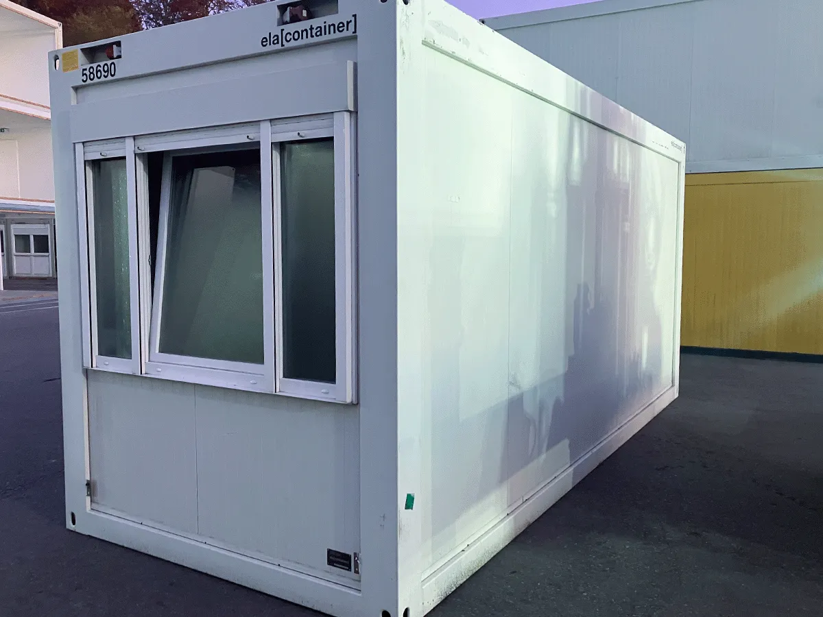 Gebrauchter 20 Fuß Bürocontainer ELA Container weiß Fensterseite mit Dreh-Kipp-Fenster