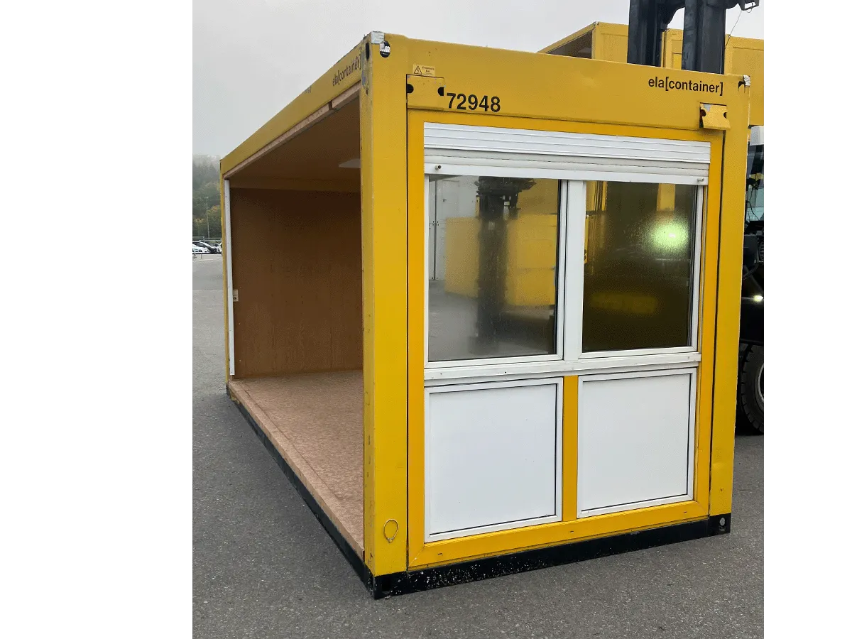 Gebrauchter 20 Fuß Bürocontainer gelb von ELA Container mit großem Fensterelement und Rolllade – Frontansicht