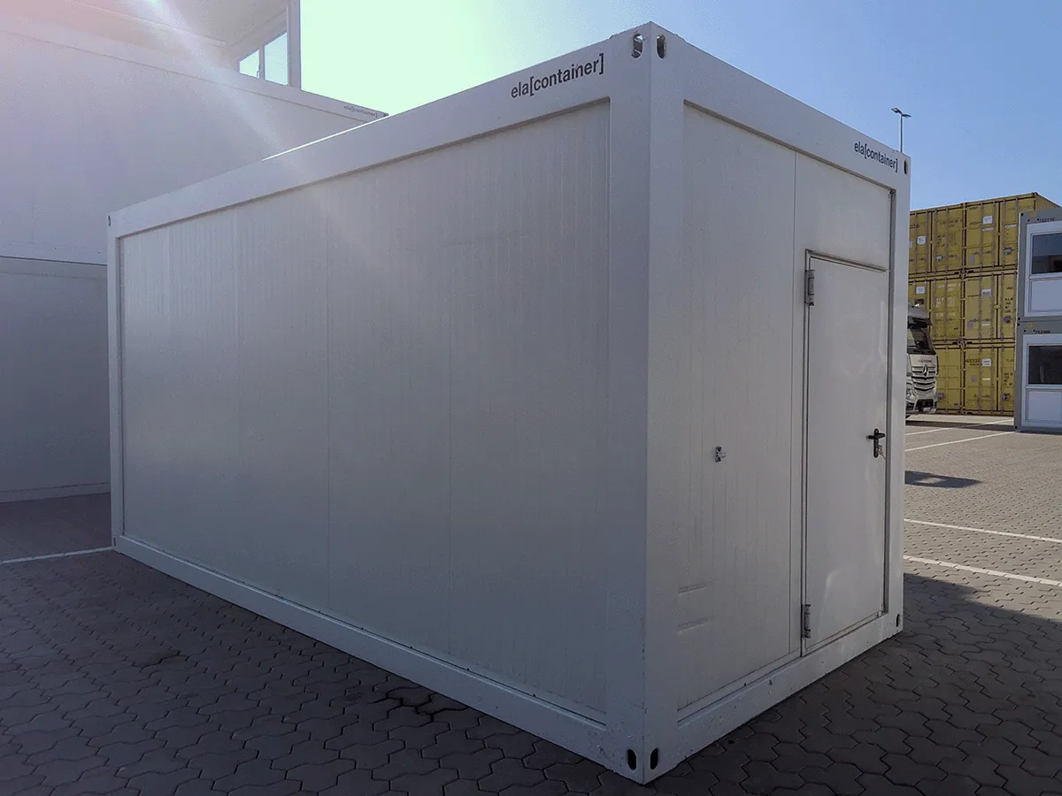 Gebrauchter 20 Fuß Bürocontainer ELA Container weiß Rückansicht mit Eingangstür