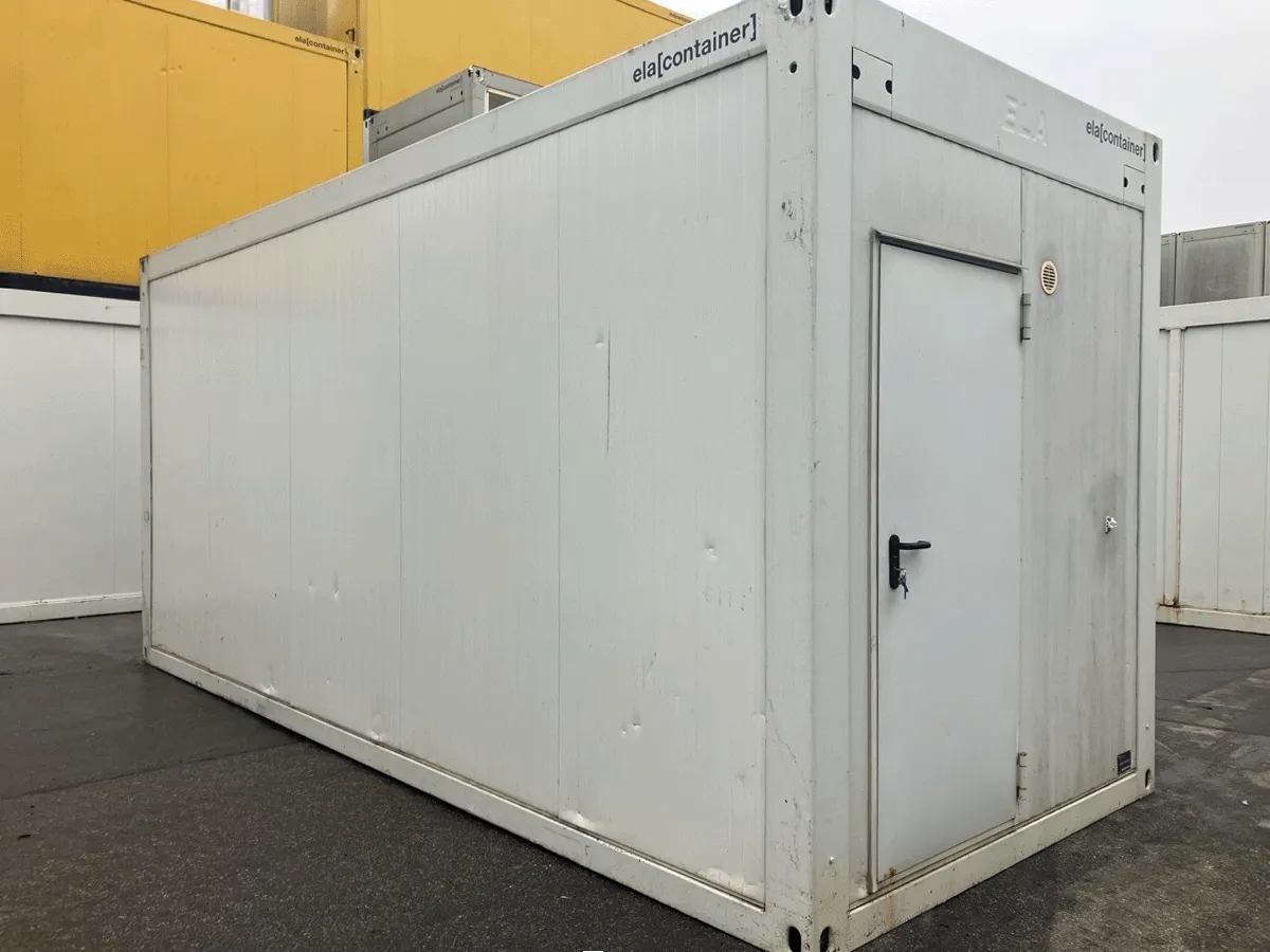 Gebrauchter Bürocontainer ELA Container grau Rückansicht mit Eingangstür und Lüftungsgitter