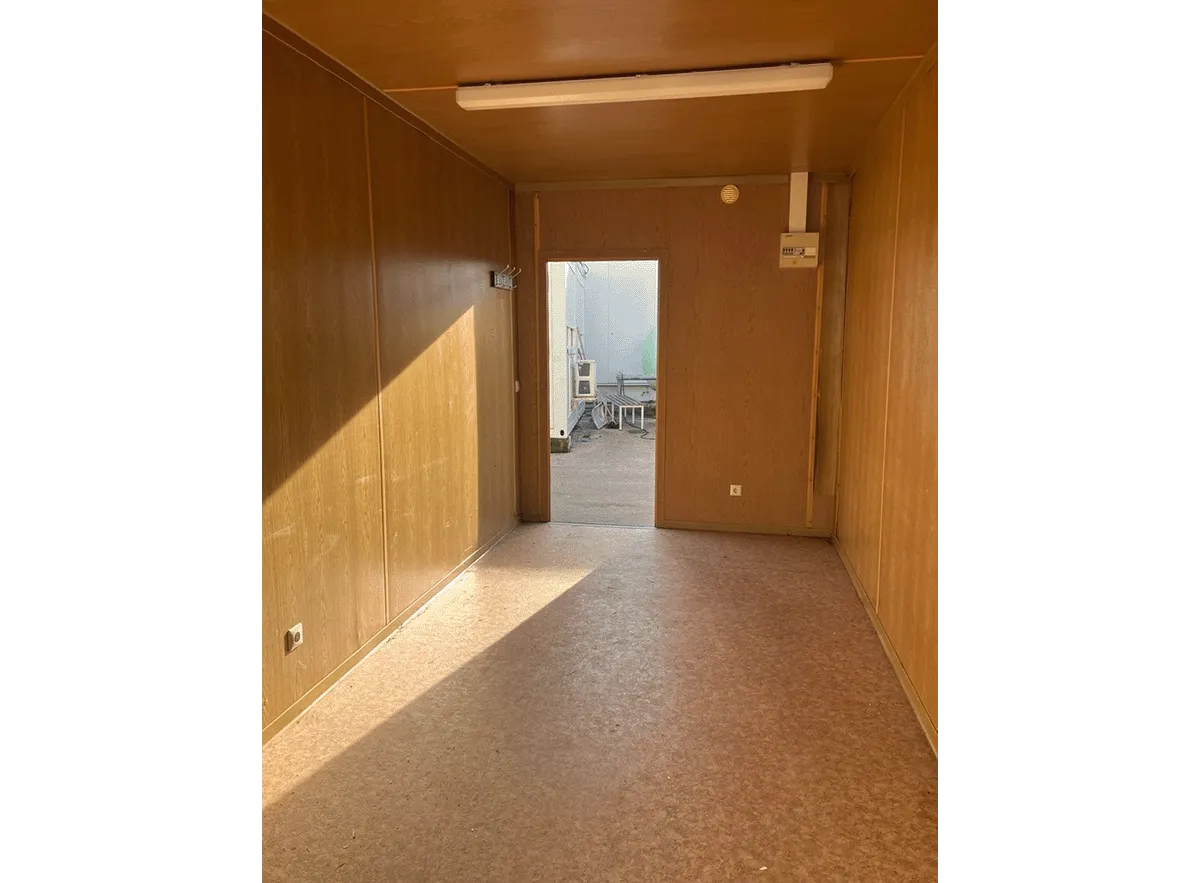 innenraum buerocontainer mit tuerausgang pvc boden modulcontainer buero