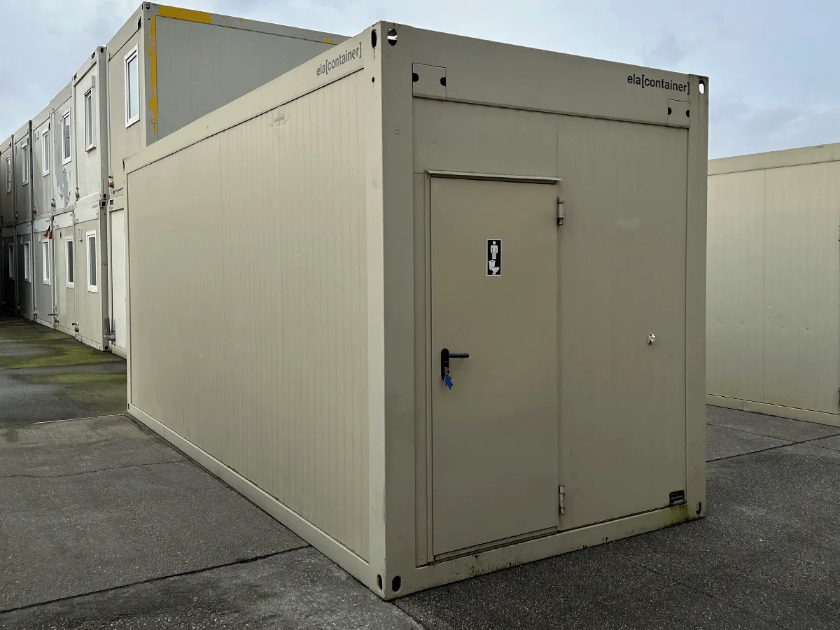 Sanitärcontainer außen mit Eingangstür