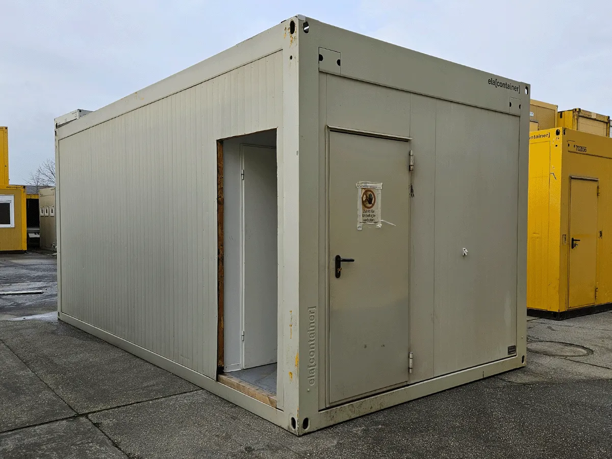 Eingangstür + zusätzlicher Zugang / offener Durchgang