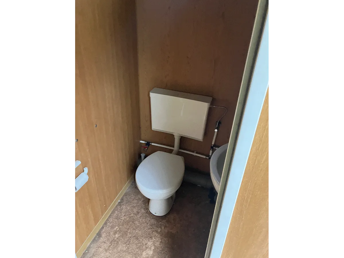 wc bereich im 20 fuß bürocontainer gebraucht mit sanitäranschluss