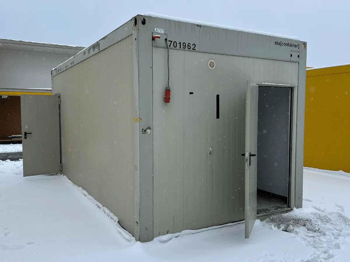 gebrauchter buerocontainer 20 fuss grau mit doppeltueren offen aussenansicht winter