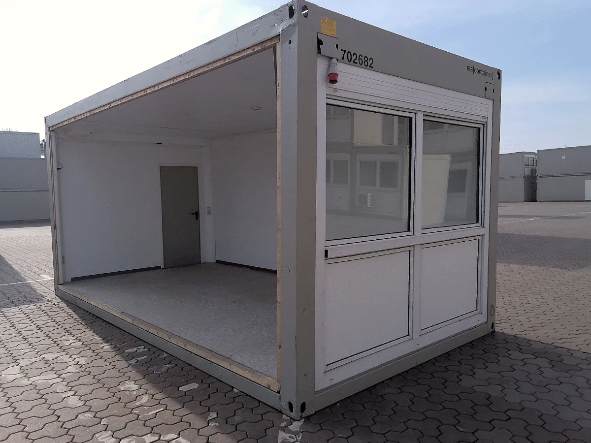 gebrauchter buerocontainer 20 fuss weiss mit offener seite und fensterfront aussenansicht