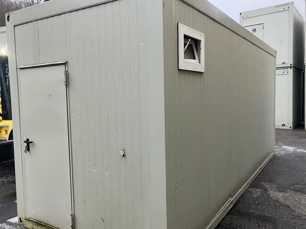 Sanitärcontainer außen grau mit Tür