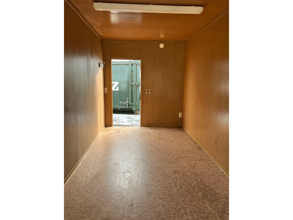innenraum buerocontainer mit tuer durchgang pvc boden modulcontainer