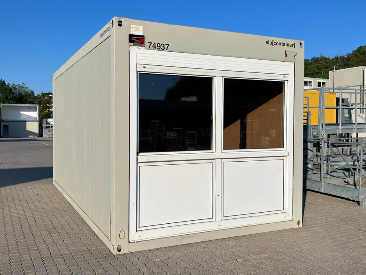 Gebrauchter Bürocontainer weiß mit Fensterfront, Außenansicht