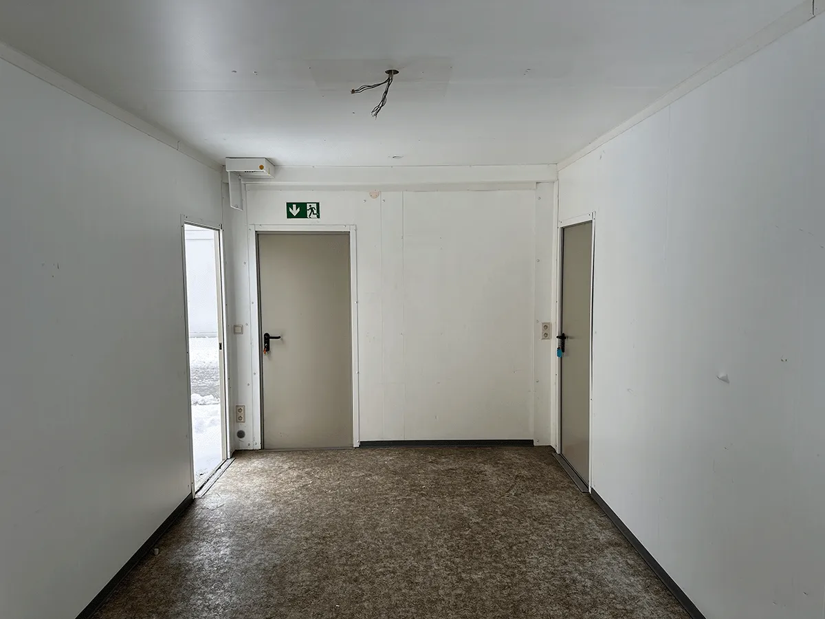 innenraum buerocontainer mit zwei tueren pvc boden modulcontainer buero