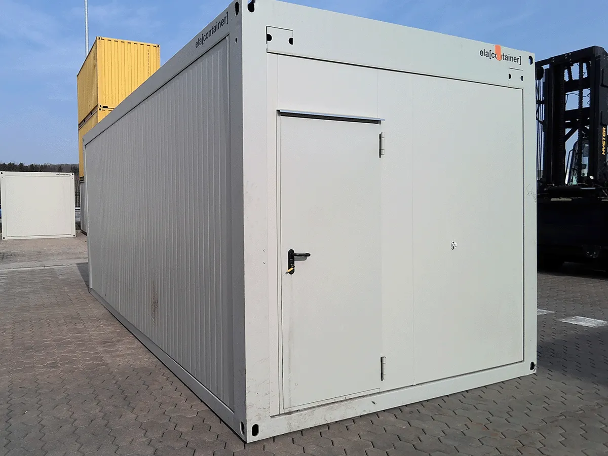 gebrauchter buerocontainer 20 fuss weiss mit eingangstuer aussenansicht modulcontainer