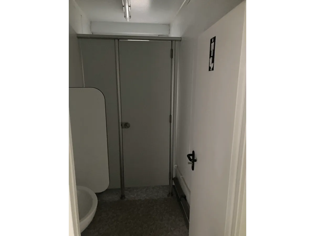 buerocontainer mit wc innen sanitärbereich toilettenkabine gebraucht