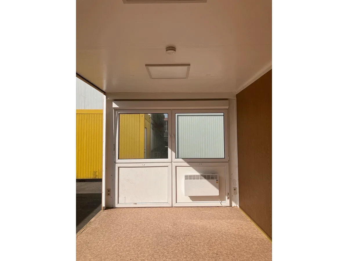 buerocontainer innenraum mit fensterfront pvc boden bueroeinheit gebraucht