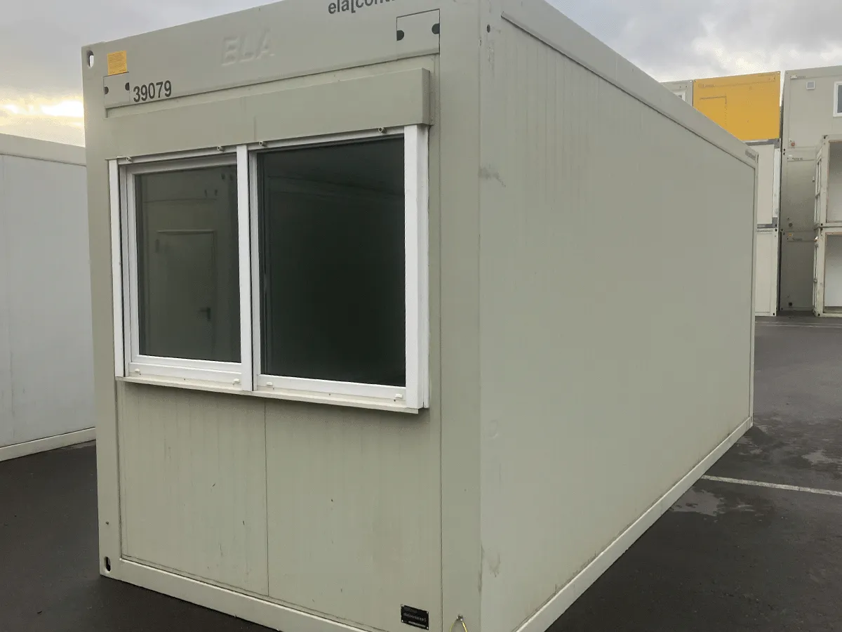 gebrauchter 20 fuß bürocontainer mit fensterfront außenansicht
